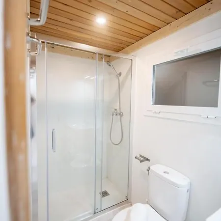 约卡马尔露营酒店 *