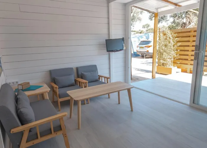 约卡马尔露营酒店 营地 *