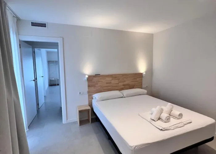 约卡马尔露营酒店 *