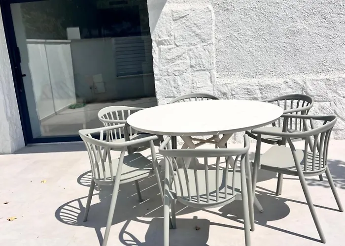 约卡马尔露营酒店 *